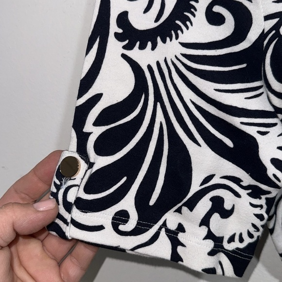 Chicos tee shirt sleeve knit size 0 4/6 size crew neck cotton NWT button sleeve - Picture 4 of 6